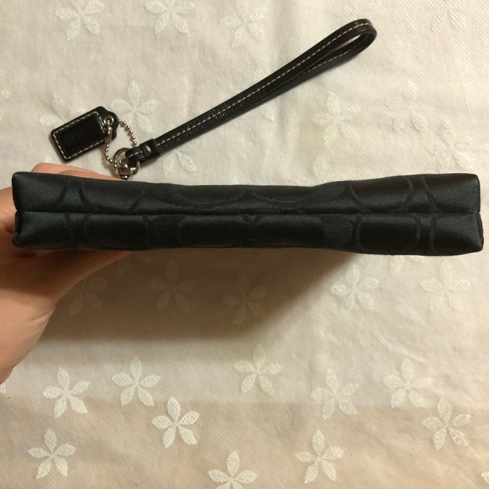 Black Coach Wristlet 🖤 - Picture 5 of 6